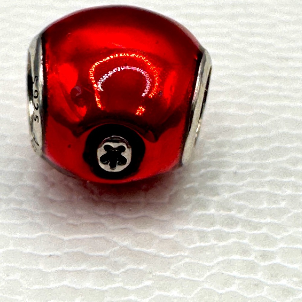 Pandora Disney “Snow White’s Poisin Apple! New!!! Never Used! - Picture 3 of 8